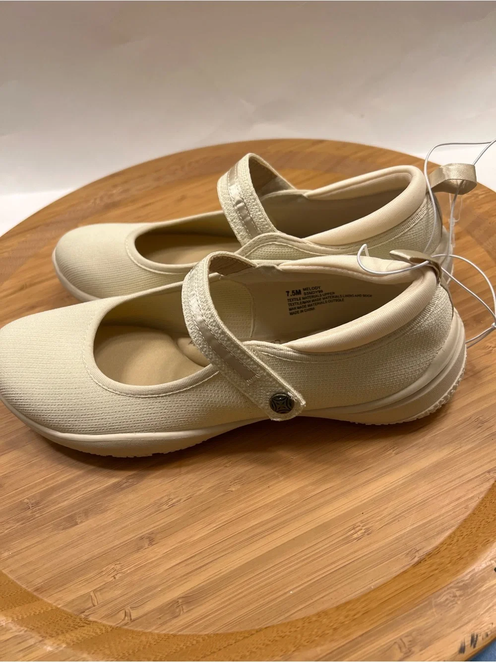 J Sport Cream Mary Jane Comfort Shoes Size 7.5 NWOT or Box